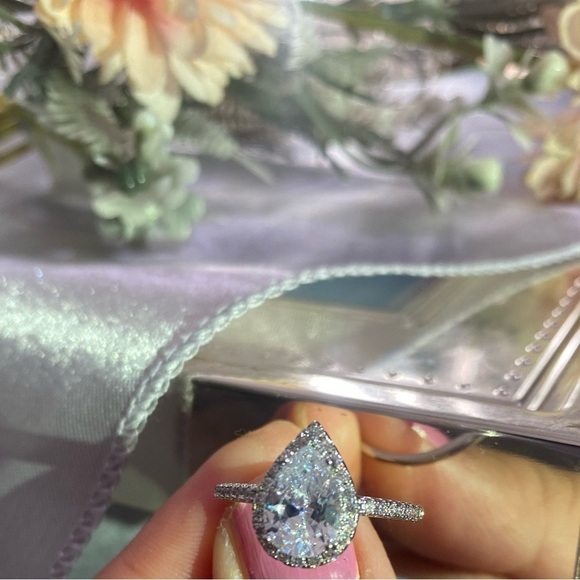 Pear Shape  Simulated Diamond  Ring in Silver Color - Picture 5 of 7